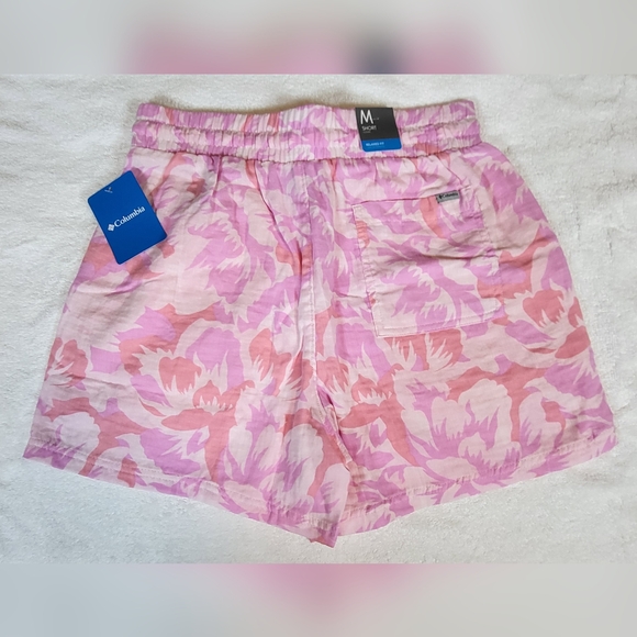 COLUMBIA Light Pink Holly Hideaway Breezy Shorts - Size Medium   (NWT) - Picture 7 of 10